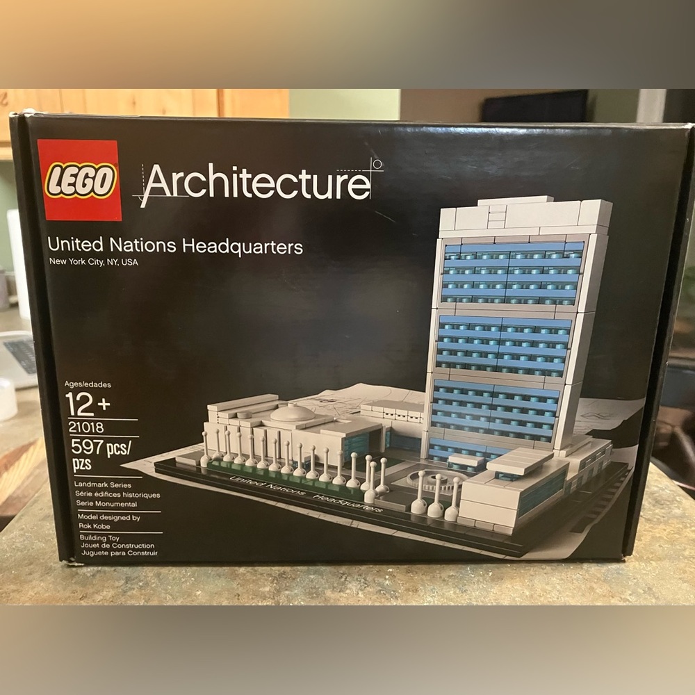 New in box. LEGO Architecture United Nations Set with Blue and White.